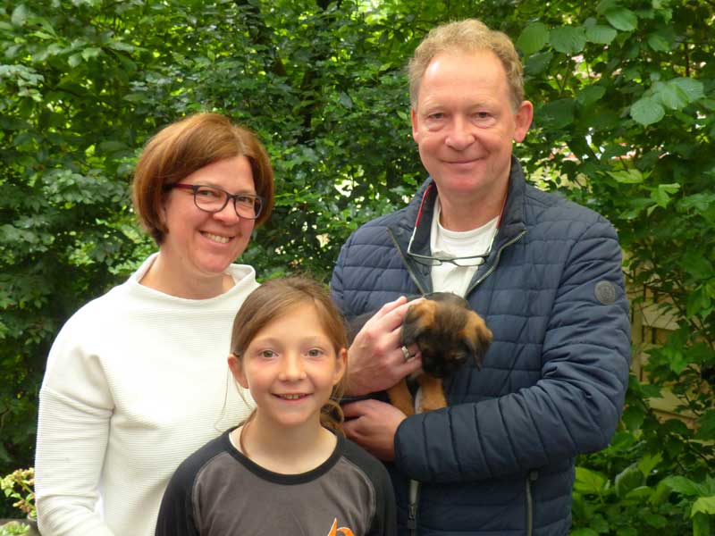 Wotan mit neuen Adoptiveltern 2025